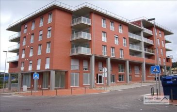 Portugal - Coimbra St° Antonio<br><br><br>AVEZ ?VOUS DÉJÀ PENSÉ À AVOIR UNE MAISON AU PORTUGAL? <br><br>Si vous y passez déjà des vacances, pourquoi ne pas y élire domicile?<br>En plus toutes les raisons que vous connaissez déjà, sachez que le Portugal offre des conditions attractives pour votre achat, qu\'il soit à titre personnel ou pour investissement.<br><br>Vous vivez dans un pays avec une grande variété de paysages et d\'environnement à courtes distances, plages avec étendus de sable à perte de vue, montagnes et de plaines dorées, villes cosmopolites et un patrimoine millénaire.<br><br>Saviez-vous que nombres d\'heures de soleil arrive à  atteindre les 3300heures au sud du pays et 1600heures au nord, ce qui correspond aux chiffres les plus élevés en Europe ?<br>Sans oublier les avantages fiscaux pour les pensionnés qui veulent habiter au Portugal.<br>Pas de taxe sur le revenu pendant 10 ans.<br><br>Immo Casa vous propose plus de 500 biens au Portugal des appartements de 75m2 au prix de 50.000Eur à la Villa de 500m2 au prix de 3.500.000Eur, dans des endroits très prisés du Portugal. Financements à 90% par une institution financière Portugaise.<br><br>Du Nord au Sud du Portugal en passant par le Centre et le Littoral, des maisons et appartements dans des villes à l\'intérieur, comme des maisons et appartements au bord de la mer. <br><br>Quelques villes, Braga, Porto, Coimbra, Nazaré, Figueira da Foz, Campo-Maior, Portalegre, Setúbal(Troia), Lisboa, Cascais, Estoril, Faro, Olhão, Albufeira et beaucoup d\'autres.<br><br>Vous pouvez nous envoyer votre recherche quelle type de bien et votre budjet et on se fera un plaisir à vous le trouver.<br><br><br>YOU HAVE ALREADY THOUGHT TO HAVE A HOUSE IN PORTUGAL?<br><br>If you already have your holiday, why not take up residence?<br>In addition to all the reasons you already know, know that Portugal offers attractive conditions for purchasing, whether for personal use or for investment.<br><br>You live in a country with a wide variety of landscapes and short distances environment, with extensive beaches of sand out of sight, mountains and golden plains, cosmopolitan cities and ancient heritage.<br><br>Did you know that numbers of hours of sunshine reaches 3300hours reach the south of the country and 1600hours north, which corresponds to the highest figures in Europe?<br>Not to mention the tax benefits for pensioners who want to live in Portugal.<br>No tax on income for 10 years.<br><br>Immo Casa Real Estate offers you more than 500 properties in Portugal.<br>From the 75m2 apartments priced at 50.000Eur to 500m2 villa priced at 3.500.000Eur in highly desirable locations in Portugal.<br>90% financing by Portuguese Financial Institution.<br><br>From North to South of Portugal in passing by the Centre and Littoral, houses and apartments in cities both inside houses and apartments by the sea.<br><br>Some cities, Braga, Porto, Coimbra, Nazare, Figueira da Foz, Campo Maior, Portalegre, Setúbal (Troia), Lisbon, Cascais, Estoril, Faro, Olhão, Albufeira and many others.<br><br>You can send us your research what type of property and your budget and will be happy to find it for you.