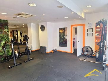 AVIS AUX INVESTISSEURS.

L'agence IMMOLORENA de Pétange a choisi pour vous un LOCAL COMMERCIAL d’une superficie de 95 m² au CENTRE VILLE DE LONGWY.
Ce local loué depuis un an sous un contrat 3/6/9 se compose comme suit :

- Une entrée,
- Une grande salle avec 3 vitrines,
- Un vestiaire,
- Un bureau,
- Un WC,
- Une cave.


LE REVENU LOCATIF MENSUEL EST DE 900 EUROS HORS CHARGES AUGMENTÉ DE 150 EUROS DE CHARGES, TAXE FONCIÈRE COMPRISE.


NORMES HANDICAPES.
CLIMATISATION REVERSIBLE.
DOUBLE VITRAGE.
STATIONNEMENT FACILE.
LE TOUT EN PARFAIT ETAT.

 

Pour tout contact :
Joanna RICKAL: 621 36 56 40 (FR)
Vitor Pires: 691 761 110 (PT, IT, UK, FR)

 
L'agence ImmoLorena est à votre disposition pour toutes vos recherches ainsi que pour vos transactions LOCATIONS ET VENTES au Luxembourg, en France et en Belgique. Nous sommes également ouverts les samedis de 10h à 19h sans interruption.