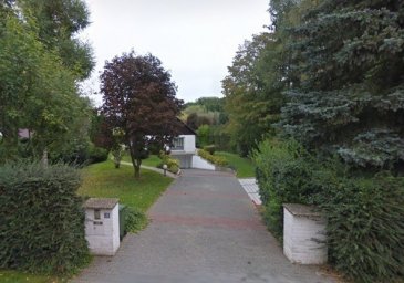 Située à Moutfort (commune de Contern), 25 rue de Pleitrange, ce projet immobilier comprend deux maisons bi familiales :

Section B de Moutfort Medingen, sous le no cadastral 724/4364 d'une contenance 21a 74ca lieu-dit Rue de Pleitrange

Destination habitation

Typologies isolée, jumelées groupées en bande / rangée uni - bi - plurifamiliale
Unités 2 logements par construction
Niveaux 2 plein / comble retrait 2m/max 80% - 1 sous-sol
Stationnements extérieur 2 par logement
Un total de ± 474 m² habitables sans les sous-sols ou ± 792 m² avec les sous-sols et abri de jardin net vendeur
± 961 m² brut

Example d’occupation maison bi-familiale:

Au sous-sol commun la cage d’escalier de ± 7 m² donne sur un couloir de ± 7 m² desservant 2 caves privatives de ± 2 m² chacune, un local technique de ± 5 m² ainsi que le garage 2 voitures de ± 76 m² avec une chaufferie séparée de ± 4 m².

Au rez-de-chaussée un hall d’entrée commun de ± 13 m² dessert une cage d’escalier de ± 7 m², un ascenseur et l’entrée de l’appartement 01.

L’appartement – duplex 01 d’une surface habitable de ± 128 m² se compose comme suit: la porte d’entrée donne sur le séjour/salle à manger/cuisine de ± 52 m² avec accès à la terrasse de ± 40 m² et le jardin. Du séjour un couloir dessert un wc séparée de ± 4 m² ainsi qu’une première chambre de ± 18 m² avec sa salle de douche séparée de ± 5 m².

Un escalier mène du séjour au palier de nuit du 1ier étage qui dessert 2 chambres de ± 17 et 18 m² ainsi qu’une salle de douche de ± 5 m².

Au 1ier étage un couloir de ± 5 m² dessert l’ascenseur et l’entrée de l’appartement 02.

L’appartement – duplex 02 d’une surface habitable de ± 117 m² se compose comme suit: la porte d’entrée donne sur un couloir de ± 8 m² qui dessert 2 chambres de ± 12 et 13 m², une salle de douche de ± 4 m² ainsi que la cage d’escalier de ± 5 m² menant au 2ième étage.

Au 2ième étage l’ascenseur arrive directement dans le séjour/salle à manger/cuisine de ± 51 m² avec accès à une terrasse de ± 20 m². Le séjour dessert aussi une chambre de ± 13 m² et une salle de douche de ± 5 m².
