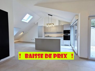 ---  BAISSE DE PRIX  ---

*** Appartement neuf au 3e étage *** 

2 chambres, terrasse, cave et jardin privatif

Situé au 3e étage d'un immeuble existant, cet appartement de 81 m² utiles (74 m² habitables) constitue une construction entièrement neuve réalisée très récemment sur le dernier niveau du bâtiment.

Conçu avec soin et dans le respect des standards actuels, le logement offre un vaste espace de vie lumineux de 35m², composé d'un séjour ouvert sur la cuisine équipée et la salle à manger. Deux larges portes-fenêtres donnent accès à une terrasse de 11 m², idéale pour profiter des beaux jours.

La partie nuit comprend deux chambres, dont une suite avec douche privative, ainsi qu'une salle de bain principale de 6m².

Toutes les installations sont entièrement neuves : cloisons, électricité, chauffage, tuyauterie, cuisine, salle de bain, fenêtres et portes. L'appartement répond à des normes de confort et d'efficacité énergétique modernes, offrant ainsi un cadre de vie de grande qualité.

Un branchement pour machine à linge et sèche-linge est installé dans la salle de bain.

Une cave privative et un petit jardin à usage exclusif complètent ce bien.

Appartement sans ascenseur.  
Bien libre de toute occupation, disponible immédiatement.