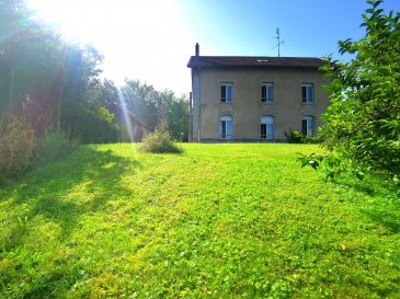 A voir !  Maison de Maître individuelle avec beaucoup de charme  de 230 m² sur +/- 6 Ares de terrain  sur la commune  d' Audun-le-Roman 54560 à 20 mn de la frontière Luxembourgeoise.

Composée  au RDC :
D'une belle entrée de +/- 13m²
De 4 pièces 
Un  accès à la terrasse de +/- 6m² et au jardin arboré et clôturé.
Et un WC séparé.
Possibilité d'ouvrir les espaces pour créer un immense espace de vie.
Egalement de conserver les espaces actuels pour une activité professionnelle ou pour y aménager un appartement de +/- 75m² avec entrée privative déjà existante.

Au 1er étage :
Une  cuisine équipée de +/- 19m²
Un  grand séjour de +/- 30m² traversant
Une pièce de +/- 16m²
Une salle de bain avec WC
Possibilité d'ouvrir les espaces pour créer un immense espace de vie ou de dédier cet étage a un espace nuit si aménagement de l'espace de vie au RDC.

Au 2ème étage :
Deux  chambres avec dressing privatifs
Un  bureau 
Une salle de douche avec WC

Deux grandes caves 
Un carport 1 voiture
Stationnements privatifs
Un abri de jardin

Chauffage central gaz
Double vitrage et volets roulants
Escaliers et parquets en chêne massif
Moulures, plafonds hauts et cheminées en céramique et marbre avec beaucoup de charme

Mandat exclusif
Frais d'agence à charge vendeur

Les informations sur les risques auxquels ce bien est exposé sont disponibles sur le site Géorisques : www.georisques.gouv.fr