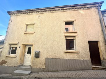 MANSO IMMO vous propose en exclusivité charmante maison idéalement situé à Wiltz. Érigée sur une parcelle de 61ca dans une rue à sens unique et proche de toutes commodités. Cette maison avec 95m2 habitables et 145m2 au total est à rafraîchir et vous séduira par sa localisation et son potentiel.

Maison sur trois niveaux et se composant comme suit :
- Au rez-de-chaussée nous accédons à un hall d'entrée qui nous donne accès à un salon, salle à manger, cuisine (actuellement séparée pouvant être communicante avec la salle à manger). 
- Au premier étage on y trouve un hall de nuit donnant accès a trois belles chambres à coucher et a la salle de douche avec coin buanderie. Les pièces sont partiellement communicantes et offrent un futur potentiel d'habitation.
- Le grenier est accessible par une trappe et pourra être aménagé. Grand potentiel à exploiter.

On y ajoute deux caves de stockage indépendantes.

Des travaux sont à prévoir. Dalles en bois, toiture de 2013 et nouvelles velux au grenier, fenêtres double vitrage 2009, hauteur actuellement plafonds 2,30m.

Toutes les indications sont basées exclusivement sur les informations mises à notre disposition par nos clients. Nous n'assumons aucune garantie quant à l'exactitude et l'actualité de ces indications.

Les prix affichés s'entendent frais d'agence inclus de 3% + 17%TVA. Les honoraires d'agence sont à charge des vendeurs.

Pour plus d'informations, photos ou convenir d'un rendez-vous, vous pouvez nous contacter au :
352 24 51 33 79 info@mansoimmo.lu

MANSO IMMO bietet Ihnen exklusiv ein charmantes Haus in idealer Lage in Wiltz. Es wurde auf einem Grundstück von 61ca in einer Einbahnstraße errichtet und liegt in der Nähe aller Annehmlichkeiten. Dieses Haus mit einer Wohnfläche von 95m2 und einer Gesamtfläche von 145m2 ist zu renovieren und wird Sie durch seine Lage und sein Potenzial begeistern.

Das Haus erstreckt sich über drei Ebenen und setzt sich wie folgt zusammen:
- Im Erdgeschoss gelangen wir in eine Eingangshalle, die uns Zugang zu einem Wohnzimmer, Esszimmer, Küche (derzeit getrennt, die mit dem Esszimmer verbunden werden kann) gibt. 
- Im ersten Stock befindet sich eine Schlafhalle, die Zugang zu drei schönen Schlafzimmern und einem Duschbad mit Waschküche bietet. Die Räume sind teilweise miteinander verbunden und bieten ein zukünftiges Wohnpotenzial.
- Der Dachboden ist über eine Luke zugänglich und kann ausgebaut werden. Großes Potenzial, das es zu nutzen gilt.

Hinzu kommen zwei unabhängige Lagerkeller.

Es sind einige Renovierungsarbeiten zu erwarten. Holzfliesen, Dach von 2013 und neue Veluxfenster im Dachgeschoss, doppelt verglaste Fenster 2009, derzeitige Deckenhöhe 2,30m.

Alle Angaben basieren ausschließlich auf Informationen, die uns von unseren Kunden zur Verfügung gestellt wurden. Wir übernehmen keine Gewähr für die Richtigkeit und Aktualität dieser Angaben.

Die angezeigten Preise verstehen sich inklusive Maklergebühren von 3% + 17%MwSt. Die Maklergebühren sind von den Verkäufern zu tragen.

Für weitere Informationen, Fotos oder um einen Termin zu vereinbaren, kontaktieren Sie uns bitte unter :
352 24 51 33 79 info@mansoimmo.lu