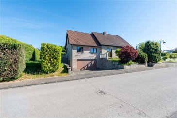 Veuillez contacter M. Felice Capraro pour de plus amples informations :
- T : 621 251 398
- E : felice.capraro@remax.lu

REMAX, Spécialiste de l'immobilier, vous propose une maison libre des 4 côtés, d'une surface de 220 m² habitables sur un terrain de 6 ares 71 sur la commune d'Erpeldange, située dans le canton d'Ettelbruck et qui se compose comme suit :  

Rez-de-chaussée : Un Hall d'entrée, WC séparé, Séjour spacieux de 70 m² avec plusieurs baies vitrées fort lumineuses donnant sur la terrasse exposée plein sud et le jardin, cuisine séparée équipée, bureau, suite parentale avec dressing et salle de bain, salle de jeux au-dessus du Séjour ou un très bel espace pour les enfants. 

1er étage : Hall de nuit, 3 chambres, salle de bain avec baignoire et douche. 

Ce bien se compose également de deux garages dont l'un avec deux entrées différentes pouvant accueillir plusieurs véhicules à l'intérieur et 4 emplacements extérieurs, plusieurs caves et de très beaux espaces viennent compléter ce bien.

Extérieur : jardin, terrasse de 21 m² avec marquise exposée sud. 

Frais d’agence RE/MAX : 3 % du prix de vente à la charge de la partie venderesse + TVA