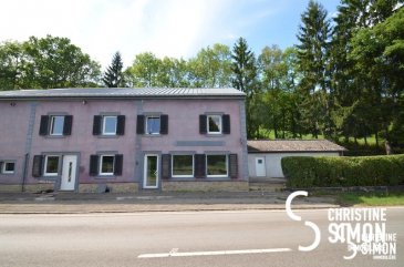 Commerce ou Bureaux dans un endroit calme à louer à Gilsdorf, Commune de Bettendorf à 2 minutes de Diekirch.<br><br>Ideal pour une profession libérale ou un commerce de toutes catégories sauf Restauration.<br>Il se compose comme suit:<br>3 differents espaces, 1 de 50 m2, 45m2, 10 m2 et une toilette séparée.<br>8 emplacements extérieurs<br>Loyer 1800 € et 150 € de charges<br>Caution 3 mois<br>Agence 1 mois de loyer + tva.<br>Disponibilité immédiate<br>Pour de plus amples renseignements contactez Christine SIMON Tel: 621 189 059 ou 26 53 00 30- email: cs@christinesimon.lu<br><br><br />Ref agence :5338658