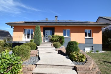 En Exclusivité ImmoHouse vous propose cette superbe maison individuelle idéalement située dans une rue calme et résidentielle à Frisange.

Sur un terrain de 8,03ares et une surface de 140m² cette magnifique maison au fort potentiel se compose de:

Au rez de chaussée:
- Un spacieux hall d'entrée
- Un salon salle à manger avec accès terrasse et superbe jardin ensoleillé 
- Une cuisine équipée fermée (possibilité d'ouverte sur la pièce de vie)
- 3 chambres à coucher
- Une salle de bain avec wc et fenêtre
- Un wc séparé

Au sous-sol
- Une chambre à coucher
- Une salle de douche avec wc
- Une buanderie
- Un espace chaufferie
- Une grande cave

A cela s'ajoutent: un garage avec plusieurs emplacements extérieurs, une buanderie, une cave, un jardin plein sud, une terrasse.

Magnifique maison à découvrir....

Infos et visites sur rdv