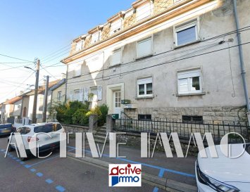 Appartement Audun Le Tiche 3 pièce(s) 51.08 m2. Appartement type F2 bis à rénover !

À deux pas de la frontière luxembourgeoise, devenez propriétaire de cet appartement situé rue Gambetta à Audun-Le-Tiche.

BELLE OPPORTUNITÉ À SAISIR !

Au 2ème étage d'une petite copropriété comprenant 7 logements, cet appartement de 51m² est composé d'une entrée desservant 1 cuisine, 1 salle d'eau, 1 toilette séparé ainsi que 2 pièces d'environ 12m² pouvant être utilisées comme 2 chambres ou 1 séjour + 1 chambre.
Ce logement, après rénovation, pourra tout à fait convenir pour en faire votre logement principal ou un produit d'investissement répondant à une forte demande locative sur le secteur.

L'appartement est équipé d'une chaudière électrique alimentant les radiateurs ainsi que d'un cumulus pour l'eau chaude.
Toutes les fenêtres ainsi que les volets ont été remplacés en 2023
Des travaux de rénovation sont à prévoir, essentiellement au niveau de la cuisine, de la salle d'eau, des plafonds suite à un dégât des eaux (résolu)...

Une cave d'environ 8 m² en sous-sol vient compléter ce bien.

Pas de charges de copropriété pour le moment, un syndic bénévole est en cours de formation.
L'immeuble n'a pas de procédure en cours.

Diagnostics (réalisés le 09/02/2026)
Logement classé E (310 kWh/m²/an) et C pour les émissions de gaz à effet de serre (12 kg CO2/m²/an).
Montant estimé des dépenses annuelles d'énergie pour un usage standard : entre 1480 € et 2050 € (prix moyens indexés sur 2021, 2022 et 2023, abonnements compris).
Les informations sur les risques auxquels ce bien est exposé sont disponibles sur le site Géorisques : www.georisques.gouv.fr

Proche Aumetz, Crusnes, Villerupt, Thil, Russange, Rédange, Esch sur Alzette, Luxembourg.

Les informations sur les risques auxquels ce bien est exposé sont disponibles sur le site Géorisques : www.georisques.gouv.fr ».

A visiter sans tarder !
Mme GONZALEZ Véronique
06 18 01 45 97


Copropriété de 18 lots - dont 7 lots habitation. (Pas de procédure en cours).