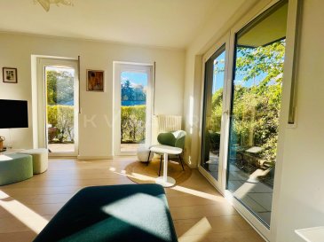 Bel appartement lumineux avec terrasse à Kirchberg-Neudorf

Situé dans une rue calme et recherchée de Kirchberg-Neudorf, ce très bel appartement orienté sud-ouest offre une surface habitable d'environ 70 m² et bénéficie d'une luminosité remarquable tout au long de la journée.

À seulement 10 minutes du centre-ville de Luxembourg, le bien profite d'une excellente accessibilité grâce au tram et à de nombreuses lignes de bus (7, 9, 12, 25, 26, etc.), tout en se trouvant à 2 minutes du plateau du Kirchberg.

Implanté au rez-de-chaussée surélevé, côté jardin, d'une petite résidence bien entretenue, l'appartement jouit d'une vue dégagée sur la verdure, sans vis-à-vis, garantissant calme et intimité.

L'appartement, offrant de beaux espaces intérieurs et extérieurs, se compose comme suit :  
- Spacieux séjour très lumineux avec accès direct à une terrasse de 20 m²  
- Cuisine séparée, entièrement équipée, pouvant facilement être ouverte afin de créer un espace de vie encore plus généreux avec cuisine ouverte  
- Chambre à coucher avec grande armoire intégrée de 3,5 m de largeur, sur toute la hauteur  
- Salle de bains design avec douche à l'italienne, double vasque et emplacement pour machine à laver et sèche-linge  
- WC séparé  
- Hall d'entrée avec placard  

Les prestations sont complétées par :  
- Emplacement de parking intérieur  
- Cave privative  
- Volets extérieurs à toutes les fenêtres  

Un bien idéal pour profiter d'un cadre de vie paisible, à proximité immédiate de toutes les commodités et des principaux axes de transport.

En cas d'intérêt, n'hésitez pas à nous contacter afin d'organiser une visite de l'appartement.