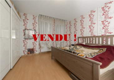 APPARTEMENT, 2 CHAMBRES, LONGWY-BAS (F)
BK Immo vous propose à la vente ce magnifique appartement situé au rez-de-chaussée. La résidence se situe à Longwy-Bas en toute tranquillité et donnant une vue panoramique sur le paysage naturel.   

Cet appartement lumineux avec un intérieur de qualité, vous offre une surface habitable d’environ 110 m2 et se compose de manière suivante: 

Au Rez-de-chaussée :
•	hall d’entrée :	                 13,17 m2 
•	s.à.m / séjour :	                 38,36 m2 
•	cuisine éq. ouverte : 	 17,14 m2
•	WC séparé :	                   1,40 m2
•	s.d.d :	                           4,44 m2	 	
•	chambre parentale :	 17,84 m2	
•	chambre à coucher 2 : 	 12,50 m2	

Au sous-sol :
•	local technique / cave privative 	
•	garage 	                         20,85 m2


Informations supplémentaires :

-	toutes les pièces entièrement rénovées 
-	chauffage au gaz avec radiateurs 
-	nouvelle chaudière (de 2015 / Gaz de ville)
-	placards intégrés 
-	douche spacieuse 1*1,20 m
-	carrelage granit blanc dans le séjour et dans la cuisine
-	cuisine équipée avec matériaux de haute gamme
-	compteur d’eau 
-	porte sécurisée équipée d’un judas
-	garage pour une voiture 
-	emplacement devant le garage 

Situation au calme et idéalement lié aux réseaux des transports publics. A proximité  de toutes commodités (école, lycée, centre polyvalent, supermarchés, etc). 
Intéressant pour investisseurs. 

Longwy est une commune calme et accueillante qui saura satisfaire toutes les exigences.

Pour de plus amples renseignements, n'hésitez pas à nous contacter au numéro +352 661 663 152

L‘agence BK Immo vous propose des objets sélectionnés, pour répondre à la demande de notre clientèle.

N‘hésitez pas à consulter notre site www.bkimmo.lu pour découvrir de photos supplémentaires et nos autres biens.

//////////////////////////////////////////////////////////////////////////////////////////////////////////////////////////
APPARTEMENT MAT ZWEE SCHLOFZËMMER ZE VERKAFEN ZU LONKECH (LY-Bas)
BK-Immo Promotion proposéiert Iech am Verkaf en wonnerschéint Appartement mat 2 Schlofkummeren um Rez-de-Chaussée. Déi roueg geleeë Residenz mat enger aussergewéinlecher Panoramavue op e Park, befënnt sech zu Lonkech.

Dëst luminéist an modern agerichten Appartement mat enger Wunnfläch vun ongeféier 110 m2 ass an folgender Weis ausgestatt : 

Um Rez-de-chaussée :
•	Hall d’entrée :	                13,17 m2 
•	Iesszëmmer / Living :	38,36 m2 
•	éq. oppen Kichen : 	        17,14 m2
•	WC séparé :	                  1,40 m2
•	Buedzëmmer :	                  4,44 m2	 	
•	Elterenschlofkummer :	17,84 m2	
•	Zweet Schlofkummer : 	12,50 m2	

Am Ënnergeschoss :
•	Local technique / private Keller 	
•	Garage 	                        20,85 m2

Wichteg ze wëssen :

-	All Reim goufen komplett renovéiert 
-	Gasheizung mat Heizkierper 
-	Néi Chaudière (de 2015 / Gaz de ville)
-	Integréierte Wandschaf an der Elterenschlofkummer 
-	Grouss Douche 1*1,20 m
-	Wäiss Granit Plättercher am Living wéi an der Kichen
-	Equipéiert Kichen mat héichwäertegem Material 
-	Waasserzieler 
-	Sécherheetsdier mat engem Spioun 
-	Garage fir 1 Auto  
-	Stellplatz virun der Garage 
D’Appartement ass ideal fir Leit déi un engem laangfristegen an lukrativem Investissement interesséiert sinn. D’Lag ass roueg an ideal gebonnen un d’ëffentlech Verkéiersmëttele wéi och no vun allen Commoditéiten ( Schoul, Lycée, Supermarché, Sportshal, etc )
Fir all weider Froen, biede mir Iech, ons ënnert folgend Telefonsnummer oder per Email ze kontaktéieren:

+00352 661 663 152
info@bkimmo.lu


