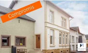 *** SOUS COMPROMIS *** SOUS COMPROMIS *** SOUS COMPROMIS *** Située à Mensdorf, cette ancienne maison, mitoyenne, en bon état général, présente une surface habitable d’environ 188m² incluant, sur 2 étages, une annexe d’environ 70m², qui peut être aménagée soit en studio, en garage, les possibilités sont nombreuses…

La maison, construite en 1920, a régulièrement été rénovée et les derniers aménagements datent de 2016 et 2018 : panneaux photovoltaïques, pompe à chaleur, nouvelle cuisine équipée KicheChef, ouverte sur le séjour,…

Voici sa composition :

Au rez-de-chaussée, un hall d'entrée ± 9 m² avec toilette pour invités, dessert un séjour ±41 m² avec vue sur une agréable terrasse ±30m², suivi par la cuisine ±11m². C’est depuis la cuisine que vous avez accès à l’annexe ±30m², cuisine d'été, buanderie et ou à tranformer en garage 2 voitures.

Au 1er étage, un palier de nuit ±4m² dessert deux chambres de ± 19 et 12 m², un bureau ±9m² une salle de bain ± 8m² avec baignoire, douche, double vasques et wc. 

Le 2ème étage, sous les combles, abrite la suite parentale ± 30m² avec ses placards faits sur mesure, les volets intérieurs et extérieurs ainsi que la salle de douches ±10m²

Au sous-sol vous trouverez une grande cave ± 24 m², ainsi que la chaufferie ±35m² avec chaudière au gaz, boiler d’eau chaude et réservoir d’eau chaude.

 Un grenier non aménagé est existant sur l'annexe (ancienne grange) ± 44 m².

Détails complémentaires :

Laminat en vrai bois au sol dans la chambre parentale ;
Gaz
Pompe à chaleur et chauffage au sol au rez de chaussée ;
Fibre optique fournie par les P&T ;
Parquet dans le séjour et installation en 2016 d’un poêle ;
Toiture très bien isolée ;
Toutes les commodités et transports à proximité, connections aisées vers le Kirchberg et centre ville.
