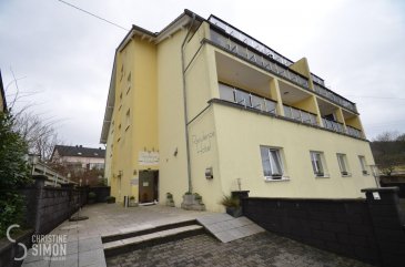 L\'agence immobilière Christine Simon Sàrl ayant un mandat exclusif vous propose ce complexe hôtelier avec ses 10 chambres situé à PERL (D).<br>Idéal pour un investisseur !<br><br>L\'hôtel d\'environ 296,26 m2, se compose d\'une entrée principale avec réception, une cuisine équipée avec une très belle salle petit-déjeuner ainsi que 10 chambres complètement équipées, chacune avec une salle de bains individuelle.<br><br>La localité PERL (D) se trouve au coeur des 3 frontières, l\'Allemagne le Luxembourg et la France. Perl est une localité agréable à vivre aussi bien pour des jeunes que pour les personnes âgées. Dans la commune et celles voisines se trouvent de nombreux commerces, écoles p.ex. école fondamentale et le Lycée de Schengen ainsi que des crèches accessibles à pied. L\'entrée de l\'autoroute Saarebruck-Luxembourg est à quelques minutes en voiture.<br><br>Distances de Perl à:<br>02 km à L-Schengen<br>24 km à D-Merzig<br>27 km à D-Saarburg<br>45 km à L-Kirchberg<br><br>Pour plus d\'informations, n\'hésitez pas à contacter l\'agence par eMail: info@chrisitinesimon.lu ou par téléphone: +352 26 53 00 30.<br>Les honoraires d\'agence sont à charge de l\'acquéreur (3,57 %). <br><br /><br />Die Immobilienagentur Christine SIMON GmbH mit Alleinauftrag, bietet Ihnen zum Verkauf eine Hotelanlage mit 10 Zimmern in Perl (D).<br>Ideal für Investoren !<br><br>Zu der Hotelanlage mit ungefähr 296,26 qm gehören eine Rezeption im Eingangsbereich, eine Küche mit einem schönen Frühstücksraum und jeweils 10 geräumige, voll ausgestattete Zimmer mit eigenem Badezimmer.<br><br>Perl (D) befindet sich im grenzenlosen Dreiländereck Deutschland, Luxemburg und Frankreich und ist ein sehr angenehmer Wohnort. Perl hat sowohl für junge als auch für ältere Leute viel zu bieten. In der Gemeinde und in den Umgebung gibt es zahlreiche größere Einkaufsmärkte, Schulen, u.a. die grenzüberschreitende Gemeinschaftsschule \