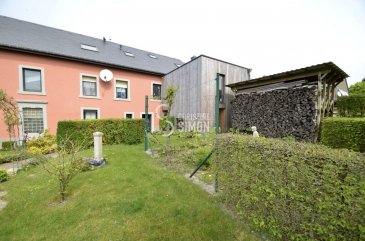 L'Agence immobilière Christine SIMON, vous invite à découvrir en exclusivité cette belle maison jumelée libre de 3 côtés, implantée sur un terrain de 6,20 ares dans la Commune de Boulaide (Bauschelt), la maison a été entièrement rénovée il y a environ 20 ans. 
La maison et sa ferme datent des années juste avant 1900.

Passport énergétique en cours de réalisation.
Elle dispose d'une surface utile d'env. 473 m2 et d'une surface habitable d'env. 187 m2.
Elle se compose comme suit:

Maison principale:, Rez-de-chaussée:
Hall d'entrée d'env. 14,55 m2, toilette séparée,
Double séjour d'env. 28 m2  avec cheminée à feu de bois, une cuisine équipée indépendante d'env. 13,90 m2, bureau d'env. 15,70 m2.
1er étage:
Hall d'accueil d'env. 7,80 m2, Hall de nuit d'env. 3,77 m2, 3 chambres dont une de 26 m2 avec une salle de douche attenante, une d'env. 13,60 m2 et la troisième de 15 m2, une salle de bain d'env. 9,76 m2.
Combles d'env 70,75 m2 au sol:
La préparation de toutes les tuyauteries sont déjà présents pour aménagé un appartement.
Sous-Sol:
Cave à bois de 11 m2, cave 2 de 13,40 m2 et la cave voutée d'env. 14,24 m2.
La ferme est mitoyenne avec la maison de gauche.

Ferme (Schéier), rez-de-chaussée:
Hall d'entrée d'env. 18,75 m2, accès vers le jardin aménagé et l'annexe d'env. 48 m2, (l'annexe divisée en 2 étages), buanderie 10 m2, garage pour 3 voitures de 39,15 m2, un garage derrière pour 1 voiture (atelier) de 24,10 m2.
1er étage:
Bureau de 10 m2, surface brut utile de la ferme divisée sur deux étages d'env. 46m2. Raccordements, tuyauteries et électricités préparés.
A l'extérieur, 3 emplacements de voitures.

DISPONIBILITE : à convenir

Techniques - Rénovations: 
première rénovations de la maison il y a 20 ans Fenêtres doubles vitrage pvc 1998, volets manuel, Chauffage à mazout 1995, électricité 2008 et 2019, toiture isolée de laine de bois d'une épaisseur de 37cm au total, couverture ardoise espagnole.
Toute la maison et la ferme ont des dalles en béton sauf le grenier au dessus de la maison la dalle est en bois.

La maison se situe à 50 minutes de Luxembourg-ville, 15 km de la frontière Belge, 34 km jusqu'à Mersch et 38 km de Diekirch. 

Si maintenant vous avez trouvez la maison de vos rêves n'hésitez pas et contactez nous pour de plus amples renseignements ou une visite , contactez l'agence immobilière Christine SIMON Tel: 621 77 88 30 tel: 26 53 00 30 1 ou par  info@christinesimon.lu

Nous sommes en permanence à la recherche des biens pour nos clients solvables, actuellement nous sommes à la recherche de locations pour nos clients, donc si vous désirez vendre ou louer appelez l'agence immobilière Christine SIMON.

La commission de vente de 3% + TVA est à charge du vendeur.