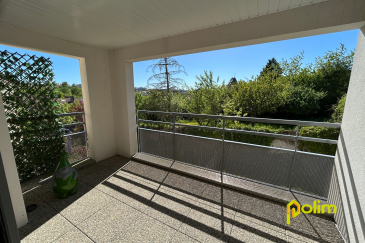 Très bel appartement F3 duplex dans résidence récente .  Dans résidence récente et sécurisée et parfaitement entretenue - Très bel appartement F3 duplex - 64 B, rue Jean Pierre Jean 57070 METZ comprenant :
 Cuisine équipée ouverte sur pièce de vie, dégagement, 2 chambres, SDB, 2 WC, cellier, balcon, 2 places de parking
 Emplacement recherché à proximité des commerces, transports, écoles et principaux axes routiers.
 Résidence de qualité offrant un environnement paisible et agréable.
 Appartement soumis au dispositif PINEL : les revenus des locataires devront respecter les plafonds de ressources en vigueur (voir conditions en agence)
 Chauffage individuel gaz - 69,40 m2
 Libre à la location le 01/07/2026
 Les informations sur les risques auxqules ce bien est exposé sont disponibles sur le site Géorisques : www.georisques.gouv.fr
