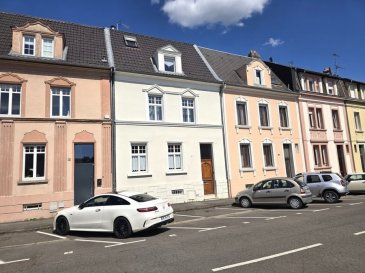 Au coeur de Thionville
Rue de Strasbourg

Proche de toutes commodités (commerce, a 2 pas de la providence et 10min à pied de la gare de Thionville)

Maison citadine de caractère  de 152m² habitables sur 1a97ca composée comme suit:

En Rdc:

Hall d'entrée (10m²), cuisine entièrement équipée ouvrant sur salon et séjour (60m² pour l'ensemble) permettant l'accès à un jardin clos et arboré, wc avec lave main.

Au 1er étage:

Un dégagement, 3 chambres sur parquet massif de respectivement 14, 13 et 11m² , salle de bains avec wc.

Au 2nd :

Un dégagement, une grande suite parentale de 25m², une salle de bains tout confort avec wc.

Au sous-sol : 

Une cave de stockage, une chaufferie buanderie

A l'extérieur:

Jardin clos et arboré , 2 places de parking gratuite dans la rue

Technique:

DV PVC avec volet roulant, système électrique en sécurité, toiture récente, chauffage central au gaz (frisquet de 2018)

Mr Antonoff :06-52-83-85-07
