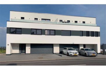 Superbe maison à vendre à Marnach<br>RE/MAX spécialiste de l\'immobilier à Differdange vous propose à la vente en exclusivité cette superbe maison à Marnach.

Cette belle maison neuve et moderne.

Au rez-de-chaussée on trouve une cave de 5 m², un local technique de 6 m² et un studio/local commerciale de +- 30m² avec salle de bain. 

1er étage vous disposer d\'une grande pièce à vivre avec une cuisine ouverte toute équipée, avec à la terrasse et deux salles de bains complète ce niveau.

Au 2ème étage, 4 belles chambres avec accès aux terrasses. 

La maison dispose d\'un jolie jardin avec un belle espace barbecue pouvant accueillir vos amies et un grand garage pour deux voitures
.
Elle est situé dans une rue calme et proche de toutes commodités.
Coup de coeur assurer. 

3% du prix de vente à la charge de la partie venderesse + TVA
Pas de frais pour le futur acquéreur<br>