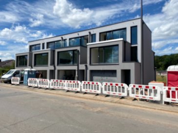 FIS Immobilière est fière de vous présenter une maison mitoyenne de 180 m2.
La maison se trouvent dans une situation calme et agréable en toute proximité du centre de Mersch. La maison et terminés en mois de Maes 2021.La maison disposent des caractéristiques suivantes : *) Niveau -1 comprenant le local technique ainsi que le chauffage - buanderie - WC séparé *) Niveau 0 comprenant un grand living avec cuisine ouverte - garage pour 1 voiture et emplacement vélos *) Niveau 1 comprenant 2 chambres à coucher avec ces 2 salles de bain séparées et un dressing *) Niveau 2 comprenant une grande chambre à coucher, une suite parentale de 23,55 m2 avec sa salle de bain séparée. On pourra profiter de 4 terrasses et d’un parking devant la maison.

L'adresse de la maison et 2F rue de pettingen Moesdorf.

Pour des questions supplémentaires, n'hésitez pas de nous contacter au 00352/621278925
