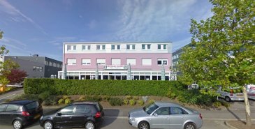 Jean-Marc Estgen & RE/MAX SELECT, vous proposent à la location, plusieurs bureaux dans un Business Center à la Cloche d'Or, idéalement situés dans la rue Henri Schnadt.
La surface utile du bureau N°5 est de 11,84m².
Les charges sont de 80€ / mois.
Le prix de la location s'entend Htva.
Une grande salle de réunion est également à votre disposition.
Possibilité d'obtenir une place de parking.