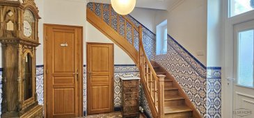 Charmante maison familiale meublée à louer, offrant un cadre de vie agréable et pratique. Son jardin arboré et sa terrasse en font un espace idéal pour profiter des beaux jours et se détendre en extérieur. À l'intérieur, vous trouverez deux cuisines entièrement équipées, dont une cuisine d'été pratique pour recevoir ou cuisiner en plein air. La maison dispose de trois chambres spacieuses, d'un bureau pour travailler ou étudier, d'un salon convivial et d'une salle de télévision pour vos moments de détente. La salle de bains est équipée d'une baignoire et d'une douche, avec des WC séparés pour plus de confort. L'entrée accueillante et le style soigné de cette maison en font un lieu agréable à vivre. De plus, elle est située à proximité du centre-ville, avec un accès facile aux transports en commun, aux magasins et aux commerces, offrant ainsi une grande commodité pour votre quotidien. Une excellente opportunité pour ceux qui recherchent un logement confortable, pratique et bien situé.

Pour toutes questions ou demandes d'informations, n'hésitez pas à nous contacter, nous serons toujours à votre service.

Agence ELSA'HOME à votre écoute pour la concrétisation de vos projets en toute confiance.

------------------------------------------------------------------

Charming furnished family home for rent, offering a pleasant and convenient living environment. Its tree-lined garden and terrace make it an ideal space to enjoy sunny days and relax outdoors. Inside, you will find two fully equipped kitchens, including a convenient summer kitchen for entertaining or cooking outdoors. The house has three spacious bedrooms, an office for working or studying, a cosy living room and a TV room for relaxing. The bathroom is equipped with a bath and shower, with a separate toilet for added convenience. The welcoming entrance and tasteful style of this house make it a pleasant place to live. What's more, it is located close to the city centre, with easy access to public transport, shops and businesses, offering great convenience for your daily life. An excellent opportunity for those looking for comfortable, practical and well-located accommodation.

If you have any questions or require further information, please do not hesitate to contact us. We are always at your service.

ELSA'HOME Agency is at your service to help you realize your projects with confidence.