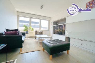 New Keys vous présente ce superbe appartement lumineux, situé au 5ème étage d’une résidence bien entretenue avec ascenseur.

D’une surface utile de 79 m²+/−, il se compose comme suit :

* Une entrée avec dressing intégré,
* Une cuisine entièrement équipée, ouverte sur un séjour baigné de lumière,
* Deux chambres à coucher, dont une avec accès à un balcon,
* Un WC séparé,
* Une salle de bain moderne avec douche à l’italienne.

Équipements :
* VMC
* Double vitrage
* Chauffage au gaz
* Volets roulants

Ce bien est complété par une cave ainsi qu’une place de parking intérieure au sein de la résidence.

Pour plus de renseignements ou pour organiser une visite, contactez-nous au +352 661 434 100 ou par e-mail à l'adresse kdif@newkeys.lu.