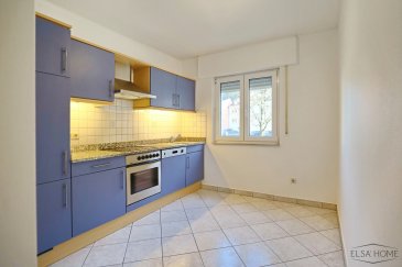 À vendre : Appartement lumineux et prêt à habiter - Ville de Luxembourg

Nous vous proposons cet appartement soigneusement entretenu et prêt à accueillir ses futurs propriétaires. Idéalement situé à seulement 2 minutes de l'hôpital du Kirchberg, cet emplacement privilégié vous place à proximité de toutes les commodités : commerces, écoles, restaurants, et transports en commun, sans oublier l'accès rapide à l'aéroport de Findel.

L'appartement se distingue par son espace de vie spacieux et fonctionnel. Il comprend deux chambres bien agencées, conçues pour optimiser votre confort. Le salon lumineux, parfait pour recevoir vos invités, bénéficie d'un accès direct à un balcon.Vous trouverez également une salle de bains, un WC séparé, ainsi qu'une cuisine séparée, entièrement équipée pour satisfaire vos besoins culinaires. 

Pour compléter ce bien, une cave offre un espace de rangement supplémentaire, et une place de parking intérieure sécurisée constitue un atout précieux dans la ville.

Cet appartement est disponible immédiatement, prêt à devenir votre nouveau chez-vous.

Pour toutes questions ou demandes d'informations, n'hésitez pas à nous contacter, nous serons toujours à votre service.

Agence ELSA'HOME à votre écoute pour la concrétisation de vos projets en toute confiance.

-----------------------------------------------------------------------------------

For sale: Bright, ready-to-live-in flat - Luxembourg City

This flat has been carefully maintained and is ready to move into. Ideally located just 2 minutes from the Kirchberg hospital, this privileged location puts you close to all amenities: shops, schools, restaurants and public transport, not to mention fast access to Findel airport.

The flat boasts a spacious, functional living space. It has two well-appointed bedrooms, designed to maximise your comfort. The bright living room, perfect for entertaining guests, has direct access to a balcony, a bathroom, a separate toilet and a separate kitchen, fully equipped to satisfy your culinary needs. 

To complete this property, a cellar offers additional storage space, and a secure indoor parking space is a valuable asset in the city.

This flat is available immediately, ready to become your new home.

If you have any questions or requests for information, please do not hesitate to contact us. We will always be at your service.

Agence ELSA'HOME is here to help you realise your projects with complete confidence.