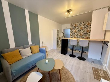 640€ CC | Disponible immédiatement | Metz

Emplacement stratégique
Idéalement situé pour les frontaliers luxembourgeois, jeunes actifs et étudiants :

Autoroute : moins d'1 minute
Gare TGV : 10 min en bus
Centre-ville : 15 min à pied
Université de Metz : 10 min à pied
Transports en commun à proximité immédiate

Description du bien : 

Studio entièrement rénové en janvier 2026 avec matériaux et mobilier de qualité. Appartement traversant offrant une excellente luminosité naturelle.

Agencement optimal : espace nuit avec lit double séparé par panneaux japonais, coin salon avec canapé, cuisine indépendante accessible par un couloir.

Cadre de vie : petit immeuble soigné de 4 appartements, cour intérieure, quartier résidentiel calme, rez-de-chaussée.

Équipements : mobilier et literie neufs, chaudière gaz récente, interphone et digicode, coin vélo, stationnement facile.

Informations financières :

Loyer : 640€ charges comprises (eau froide, entretien et électricité des communs)
Dépôt de garantie : 600€

Modalités de visite : 

Vidéo du logement disponible sur demande.
Premier contact par mail ou téléphone.
Visites sur présentation de dossier complet incluant Garantie Visale ou garant.