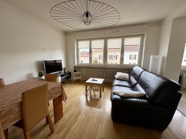 À louer ? Duplex à Manom

Situé dans un environnement calme à Manom, ce duplex offre un cadre de vie agréable avec de beaux volumes et une bonne luminosité.

Le logement se compose d'un séjour, d'une cuisine, ainsi que d'un espace nuit bien distinct. Vous bénéficierez également d'un bel espace sous combles. Appartement de type F3 comprenant une salle de bains, des WC séparés ainsi qu'une place de parking extérieure.

Le loyer mensuel est complété par une provision sur charges de 40 €, comprenant l'électricité des parties communes, l'entretien de la chaudière et l'enlèvement des ordures ménagères (TEOM). Les honoraires de location s'élèvent à 748 €, dont 599 € pour les visites, la constitution du dossier et la rédaction du bail, et 149 € pour l'état des lieux.

Conformément à la réglementation en vigueur, les informations relatives aux risques auxquels ce bien est exposé sont disponibles sur le site officiel : www.georisques.gouv.fr.