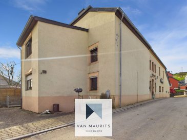 Situé à Lellig dans la commune de Manternach, cette maison construite en 1868 avec café/jeux de quilles et salle des fêtes, d'une surface habitable de ± 534 m² pour une surface totale de ± 906 m² se compose comme suit:

Au Rez-de Chaussée l'entrée de ± 11 m² dessert d'un côté la partie café de ± 57 m², une cuisine séparée de ± 31 m², des toilettes femmes & hommes de ± 19 m² et l'espace «Jeux de Quilles» de ± 111 m².

L'espace «Jeux de Quilles» donne accès à la salle des fêtes de ± 82 m² avec un bar de ± 26 m² et un espace de ± 39 m² à l'étage.

De l'autre côté du café on entre dans la maison qui se présente comme suit:

Au rez-de-chaussée un palier de ± 9 m² qui dessert un salon/stuff de ± 14 m², une cuisine de ± 11 m², une chambre de ± 15 m² ainsi qu'un garage/cave/débarras de ± 24 m².

Au 1ier étage un palier de ± 5 m² dessert 4 chambres une de ± 7 m², deux de 11 m² et une de 39 m² (avec SDD et wc), une salle de douche de ± 7 m² (douche, lavabo, wc) ainsi qu'une terrasse de ± 40 m².

Au 2ième étage un espace studio avec un séjour de ± 14 m², une chambre de 14 m², une salle de douche de ± 3 m² (douche, wc) ainsi qu'une terrasse de ± 4 m².

Un grenier non aménagé/non isolé (dalle bois/béton) couvrant le café, l'espace jeux de quilles, la salle des fêtes et la maison représentant une surface de ± 336 m² et un jardin de ± 500 m² complètent l'offre.

Détails complémentaires:
Café, Jeux de Quilles, salle des Fêtes
Chauffage mazout, chauffage par radiateurs
Fenêtres châssis bois, volets manuels
Grand jardin
Façade porche année 1860 classé

Personne de contact:
Maurits van Rijckevorsel
Tel, +352 / 621 198 891
Email: maurits@vanmaurits.lu