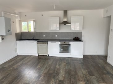 Joli appartement rénové situé au 3ème étage.  Joli appartement rénové récemment situé 11 rue de Metz - 3ème étage - 54390 FROUARD
 Comprenant une entrée, cuisine équipée ouverte sur séjour, 2 chambres, salle de bains, wc.
 CC Gaz - 65,44m2 habitables
 Libre à la location le 10 février 2023