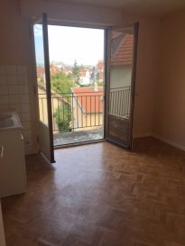METZ QUEULEU :
Rue de Lorraine.

Appartement F3 de 60m² dans un petit immeuble de 3 appartements.

Il se compose d'une entrée, d'un séjour, d'une cuisine, 2 chambres, une salle de bains (baignoire) et WC séparés.

Cave

Chauffage individuel au gaz.

Disponible 22/10/2025