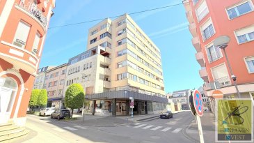 À VENDRE ? Bureau - Appartement avec 2 CHAMBRES À DIFFERDANGE

Situé au 1er étage d'une résidence à Differdange, cet appartement spacieux d'environ 107 m² offre de nombreuses possibilités d'aménagement, aussi bien pour un usage résidentiel que professionnel.

Le bien se compose comme suit :

un très grand séjour lumineux,
deux chambres à coucher,
une salle de bain,
une réserve pouvant également servir de buanderie privative.

Grâce à sa configuration et à sa belle superficie, ce bien convient parfaitement pour une habitation, mais peut également être aménagé en bureau professionnel, cabinet médical ou activité libérale.

Proche des commodités, des transports et des axes principaux, cet appartement représente une excellente opportunité d'investissement ou d'occupation personnelle.

Pour plus d'informations ou pour organiser une visite, veuillez nous contacter au 28 77 88 22.

Des visites sont également possibles le samedi afin de mieux s'adapter à votre emploi du temps.

Notre agence recherche activement de nouveaux biens à la vente afin de répondre à la forte demande de notre clientèle acquéreuse.
Vous souhaitez vendre ou échanger votre bien ? Contactez-nous pour une estimation gratuite et confidentielle.