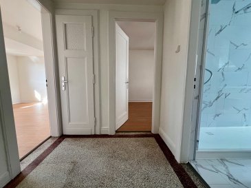 Appartement Thionville 3 pièces rénovés de 53.96 m2. Au coeur de Thionville appartement de 53,96 m2  entièrement rénové, situé en 2ème étage d'une petite copropriété et comprenant une entrée avec placard, une chambre, un bureau, une pièce séjour avec placard, cuisine équipée et salle de bain avec douche et wc.
Chauffage individuel, climatisation et garage individuel.

Les informations sur les risques auxquels ce bien est exposé sont disponibles sur le site Géorisques : www.georisques.gouv.fr » 

Contact agence : 03 82 53 44 32