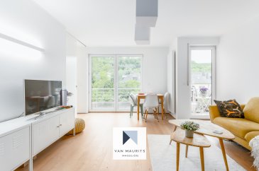 Cet appartement agencé par un architecte d'intérieur, à deux pas des commerces et des services de Luxembourg-Beggen et de Walferdange, est orienté ouest et se situe au 2ème étage d'une résidence moderne de 2007. Il possède une surface habitable de ± 48 m².

Il se compose comme suit :

un salon de ± 28 m² (balcon de ± 2 m²) avec une cuisine ouverte, ensuite une chambre de ± 12 m² et une salle de bain de ± 5 m² (douche, lavabo, wc).

Une cave privative de ± 6 m² et un emplacement dans le sous-sol de la résidence complètent l'offre.

Détails complémentaires :

- Situation à proximité des services et des commerces (Cactus, Aldi, Lidl, salle de sport, restaurants) ;
- Balcon orienté ouest ;
- Vue dégagée sur la verdure;
- Situation calme, à l'arrière du bâtiment ;
- Arrêt de bus à 50 m ;
- Charges : 175 euros ;
- CPE *E-F* ;
- Très bon état.

Agent responsable : Katia Gravière au 661 33 29 82 ou katia@vanmaurits.lu