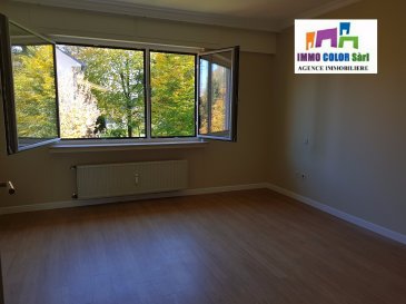 Immo Color a le plaisir de vous proposer à une chambre à louer dans un appartement rénové de +/- 90m² se composant de:
2 chambres à coucher dont 1 de 16m²  salon de 30,82m², cuisine, 1 WC séparé et 1 salle de bain avec baignoire avec WC, machine à laver linge.
l'appartement dispose d'un emplacement pour voiture, buanderie, jardin, et balcon, cave.
Le locataire peut apporter ses propres meubles.
CDI obligatoire.
Duré minimale du bail 1 an.
Loyer: 850 euros Ttc (comprend: eau, chauffage, wifi
Caution: 850 euros
frais d'agence: 850euros + 17%TVA
Pour toute information ou demande de visites; nous sommes à votre écoute tél: 691 080 103 ou 691 860 584 plus d'offres sur www.immocolor.lu