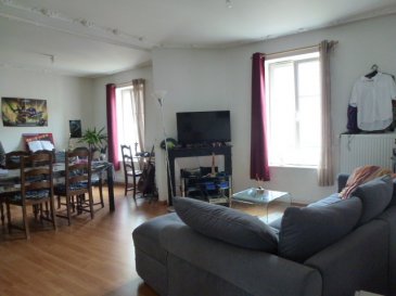 - RARE- EXCLUSIVITE NANCY  - BEAU  SECTEUR ,  SITUE RUE DU VIEIL AITRE, TRIANGLE PRISE  NANCY THERMAL /PARC SAINTE MARIE ,MEDREVILLE , GARE , TOUS COMMERCES A PROXIMITE, DANS PETIT IMMEUBLE DE VILLE ANCIEN  DE 3 APPARTEMENTS, UN  PAR NIVEAU, FONCTIONNEL APPARTEMENT TRAVERSANT EN 2ème ET  DERNIER ETAGE DE 58M2 LOI CARREZ OFFRANT LUMINEUX ET SPACIEUX SALON-SALLE A MANGER  DE 33 M2 , CUISINE  MODERNE OUVERTE EQUIPEE ET MEUBLEE  ,  SALLE D' EAU AVEC ESPACE BUANDERIE , WC SEPARE, GRANDE CHAMBRE 14 M2  COTE  JARDINS . CAVE. PARQUET, DOUBLE-VITRAGE, CHAUFFAGE INDIVIDUEL GAZ. PETITE COPROPRIETE A FAIBLES CHARGES. APPARTEMENT VENDU OCCUPE. LOYER MENSUEL DE  546   EUROS PAR MOIS  ,  PLUS 40 EUROS DE CHARGES. CONTACTER AGENCE PASCALE LOUIS IMMOBILIER AU 06 07 25 76 74