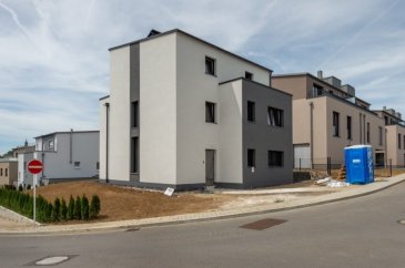 „sous compromis“ „sous compromis“

L'agence S&B IMMO vous propose la Villa Harmony à Schouweiler, offrant le cadre de vie international du Grand-Duché de Luxembourg et la sérénité de la commune de Dippach.
La Villa Harmony dispose d’une surface totale de +- 332,50 m2, dont habitable +-207,35 m2 (balcon et terrasse non compris), et se déploie sur trois (3) niveaux sur un terrain total de 5 ares.
Construction clés en main (achèvement prévu pour juillet 2019) comprenant l'aménagement des alentours et la mise en peinture intérieure sont compris dans le prix de vente (la peinture de la façade et de l’intérieure peut être choisi selon votre goût).
Prix de vente de 1.381.590,00 € est affiché avec TVA 17%, sur lequel prix vous pouvez être remboursé de l’administration de l’enregistrement d’un montant forfaitaire de 50.000,00 €.
La Villa Harmony répond aux exigences en matière de performance énergétique classe A – B, avec une finition haute de gamme.
Au sous-sol vous trouvez un spacieux garage accommodant quatre (4) voitures, ainsi que deux (2) caves et un (1) local technique.
Au rez-de-chaussée, votre cuisine ouverte sur le séjour et salle à manger sont munis de baies vitrées vous permettant d’apprécier l’exposition solaire Sud-Ouest d’Harmony sur votre grande terrasse au cours de la journée et tout au long de l’année.
Le 1er étage comporte trois (3) pièces, dont deux (2) chambres partageant une (1) salle de bain et un (1) espace polyvalent que vous pouvez aménager selon vos besoins.
Le dernier étage de la maison, étage en retrait, prend dispose d’une (1) chambre principale avec terrasse, dédiée aux parents, et d’un dressing relié à celle-ci pour un usage intelligent de votre espace privée. Votre salle de bain indépendante et sa terrasse vous permet de vous détendre en toute tranquillité. Imaginée pour tous les membres de la famille, un espace bureau a été conçu pour les jours de télétravail.
Schouweiler se trouve à 10 minutes en voiture de Luxembourg-Ville, via la route de Longwy, ainsi qu’à seulement quelques kilomètres des communes avoisinantes du Grand-Duché, avec un accès direct aux autoroute A6 et A13.
Schouweiler détient toutes les infrastructures requises pour accueillir votre famille et enfants de plus bas-âges. En effet, Harmony est entourée d’une école préscolaire et primaire ainsi que d’une crèche située à 3 minutes à pieds.
DOCUMENTATION sur demande.
Pour d’autres renseignements, resp. pour fixer un rendez-vous, veuillez nous contacter au numéro 691 11 06 06 / mail info@sb-immo.lu / 7j/7j et jours fériés!!
Vente exclusive par S&B IMMO. Découvrez tous nos biens sur www.sb-immo.lu
