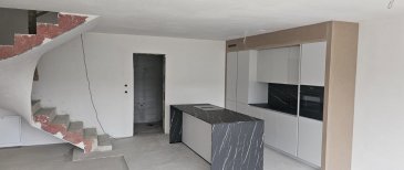 Bel appartement spacieux avec vue imprenable ? Quartier très calme

Disponible à partir de septembre

Situé au rez-de-chaussée d'une petite résidence dans un quartier paisible, ce magnifique appartement offre une surface habitable généreuse et une belle luminosité.

Il se compose de :
- 2 chambres lumineuses
- 1 salle de douche moderne
- Une cuisine ouverte neuve, entièrement équipée, donnant sur un spacieux salon
- Une cave privative de 4 m²
- Un emplacement de parking intérieur et un extérieur

L'appartement bénéficie de finitions de qualité, avec notamment du triple vitrage assurant une excellente isolation thermique et phonique.

À visiter sans tarder !