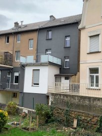 Maison à rénover !!<br><br>Le bien est situé à proximité du Centre Hospitalier Emile Mayrisch et de toutes autres commodités ainsi que des principaux axes autoroutiers.<br><br>Idéal pour deux familles, la maison vous offre un grand double séjour donnant accès à un espace cuisine, WC séparé, 6 chambres à coucher, une belle terrasse, un grenier aménageable et une grande cave donnant accès sur une petite cour, pas de jardin !!<br><br>Plus de renseignements vous seront communiqués.<br><br>N\'hésitez pas de prendre rendez-vous pour une visite !<br><br>Agence ELSA\'HOME à votre écoute pour la concrétisation de vos projets en toute confiance.