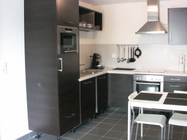2 PIECES SCHWEIGHOUSE SUR MODER - 2 pièce(s) - 42 m2. A SCHWEIGHOUSE-SUR-MODER, agréable 2 pièces de 42m² .
L'appartement se trouve au rez-de-chaussée d'une copropriété de 2008.
Il se compose d'un entrée, d'une agréable chambre et d'une cuisine équipée ouverte sur le séjour avec accès à la terrasse de 9m².
De plus l'appartement comprend un garage en sous-sol et une place de parking privative.
Le bien est vendu loué.
Loyer actuel : 530,21€ HC

Charges annuelles : 1600€ (chauffage compris)
Nombre de lots : 100 (2 bâtiments, garages et parkings compris)
Prix : 135000€ dont 2600€ d'honoraires à la charge de l'acquéreur. (1.96 % d'honoraires TTC à la charge de l'acquéreur.)
Copropriété de 100 lots (Pas de procédure en cours).
Charges annuelles : 1600.00 euros.
