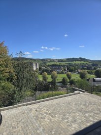 A DECOUVRIR !!!

Superbe maison neuve proposant 3 « côtés libres », disposant de +/- 225,8 m2 habitable sur +/- 3.60 ares de terrain privatif, comprenant : 

Au sous-sol :
- Hall d'accueil avec des armoire encastrais. 
- Espace cave. 
- Chaufferie. 
- Double Garage. 
- Salle de douche 

Au 1er étage : 
- Hall. 
- Salle de bain avec WC. 
- Grand salon et salle à manger donnant à une terrasse de +/- 18 m2 avec superbe vue sans vis à vis. 
- Grande Cuisine équipée séparée avec débarras. 

Au deuxième étage :
- Hall d'étage. 
- 3 grande chambres à coucher.
- WC avec possibilité de faire une dousche
- Bureau.

Au dernière étage :
- Une suite parentale avec espace dressing donnant vers une terrasse de +/-30m2 avec vue magnifique et une salle de douche privative. 

Plusieurs emplacements extérieurs complète ce magnifique maison.

Classe énergétique AA : Chaudière pompe à chaleur avec chauffage par le sol / Triple vitrage et volets électriques / VMC double flux ...

Pour plus de renseignements ou une visite veuillez nous contacter au 691 850 805.

Proposition de crédit/financement à taux compétitif d'une banque luxembourgeoise incluse dans nos services gratuit.