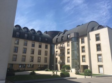 Appartement libre de suite  de 100 m2 - parquet au sol dans les chambres - grand living avec acces terrasse ( sud ) - NOUVELLE cuisine équipée - salle de bains avec baignoire + double lavabo - dressing - Wc séparé - grand hall d\'entrée - cave et parking int.<br>Description situation<br>En face du Centre hospitalier - A 5 minutes du centre ville - A proximité des acces autoroutes - bonnes connexions autobus <br />Ref agence :247 ARLON