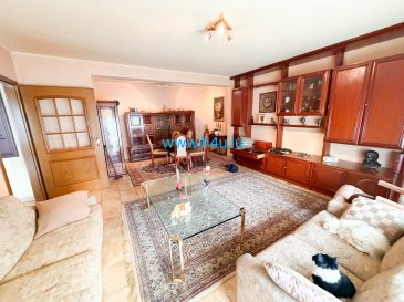 HOUSE FOR YOU a le plaisir de vous proposer à la location ce bel appartement lumineux de 2 chambres, situé au 1er étage d'une petite résidence de seulement 3 appartements, dans un quartier calme et recherché d'Oberkorn. Son emplacement est un véritable atout : à quelques pas de la Piscine Aquasud, de l'Université LUNEX, des écoles fondamentales, crèches, commerces, supermarchés, pharmacies, restaurants et de toutes les commodités du quotidien. Vous bénéficierez également d'un accès rapide aux principaux axes routiers vers Esch-sur-Alzette, Belval, Differdange, Pétange et Luxembourg-Ville, ainsi que de la proximité de la gare d'Oberkorn et des transports en commun gratuits, facilitant tous vos déplacements. L'appartement est proposé meublé, avec la possibilité de retirer plusieurs meubles selon les besoins du futur locataire. 

Composition de l'appartement :
Au 1er étage :
- Entrée 
- Grand salon lumineux avec accès à la salle à manger 
- Accès au balcon depuis le salon 
- Cuisine entièrement équipée avec accès au balcon 
- 2 belles chambres 
- Salle de bain 
- WC séparé 

Au sous-sol :
- Deuxième entrée avec accès direct 
- Cave privée 
- Cave commune 
- Buanderie commune 

Espace extérieur :
- Jardin privé d'environ 20 m², situé derrière le bâtiment, idéal pour se détendre lors des belles journées dans un environnement calme. 

Conditions de location :
Loyer mensuel : 1.750 € 
Charges : 250 € / mois 
(Comprend le chauffage au gaz, l'eau ainsi que l'électricité des parties communes) 
Caution : 4.000 € 
Frais d'agence : 
Les frais comprennent : 
- Organisation des visites 
- Rédaction du contrat de location 
- État des lieux 
- État des lieux particulier après les travaux de peinture 
Frais : 1.175 € + 17 % TVA = 1.374,75 € brut 

Informations supplémentaires :
La résidence se compose de seulement trois appartements et offre un cadre de vie calme et agréable. L'entretien des parties communes est assuré selon un calendrier établi entre les résidents de la résidence. Avant l'emménagement, les propriétaires souhaitent que l'appartement soit entièrement repeint. Ils participent aux travaux avec 1.000 €, plusieurs pots de peinture ainsi que le matériel sont déjà sur place. 

Emplacement idéal :
- Proximité immédiate de la Piscine Aquasud 
- À seulement quelques minutes de l'Université LUNEX 
- Écoles, crèches et installations sportives accessibles à pied 
- Supermarchés, commerces et services à proximité 
- Gare d'Oberkorn et transports en commun gratuits 
- Accès rapide à Belval, Esch-sur-Alzette, Differdange, Pétange et Luxembourg-Ville 
- Quartier résidentiel calme et agréable 

Cet appartement représente une excellente opportunité pour un couple, une petite famille ou des professionnels à la recherche d'un logement confortable, lumineux et idéalement situé. Disponibilité à convenir. 

HOUSE FOR YOU reste à votre disposition pour plus d'informations ou pour organiser une visite.
