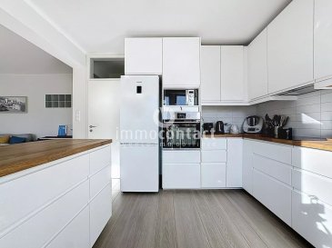 L’agence immobilière Immo-Contact vous propose ce magnifique appartement de +/− 95 m² situé à Luxembourg-Merl.

Situé dans une rue très calme, au sein d’une petite résidence de seulement 4 appartements, ce bien séduit par ses volumes généreux, son agencement fonctionnel et sa belle luminosité.

L’appartement bénéficie d’une situation particulièrement avantageuse, avec un accès rapide à Luxembourg-ville, aux transports en commun, aux commerces ainsi qu’aux principaux axes routiers.

Ce bien représente une excellente opportunité, aussi bien pour une résidence principale que pour un investissement.

Situé au 1er étage, l’appartement se compose comme suit :

- Hall d’entrée
- salon avec espace salle à manger et accès terrasse orientée plein Sud de 23m²
- Cuisine équipée ouverte sur la pièce de vie
- 2 chambres à coucher
- Bureau
- Salle de bains et WC
- WC séparé

L’un des atouts majeurs de ce bien est sa superbe terrasse de 23 m², idéale pour profiter des beaux jours.

Un garage ainsi qu’une cave viennent compléter ce bien.

À savoir :

Aucun travaux à prévoir

Disponibilité à convenir

Visites possibles en semaine et le samedi.

Pour toute information, contactez-nous au +352 26 311 992.

Estimation de votre bien sous 48h : contactez-nous au +352 26 311 992 ou sur [info@immocontact.lu](mailto:info@immocontact.lu).