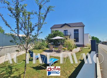 Maison Individuelle Aumetz 6 pièce(s) 154 m2. NOUVELLE EXCLUSIVITE
IDÉAL FRONTALIER ! 

A proximité du Luxembourg (Esch-Belval, Rumelange, Dudelange) ; devenez propriétaire sur la commune d'Aumetz profitant de tous les commerces de premières nécessités (boulangerie, supermarché, pharmacie, banque, ...), des écoles (maternelle, primaire, collègue) mais aussi d'une facilité de déplacement avec les transports en commun.

Cette maison individuelle entièrement rénovée avec qualité offrant près de 154m² habitables sur un terrain de 689m² saura vous séduire par ses prestations et ses 5 chambres.

Composée au rez de chaussée d'une cuisine dinatoire avec ilot central  ouverte sur le salon-séjour, offre un espace de vie traversant de plus de 40m² avec accès direct à la terrasse arrière de la maison.
En complément, une 1ére chambre de 12m² (actuellement utilisée comme bureau) , ainsi qu'un wc et une buanderie avec accès à la cave.

Au 1er étage, 2 chambres faisant respectivement 13 et 14m², une salle de bain avec douche, baignoire, double vasque, un  wc séparé et 1 suite parentale de 12 m² avec sa salle d'eau privative de 6m².

Les combles offre un plateau de 56m² au sol (20m² carrez) aménagée avec un espace chambre, dressing et salon.

La maison dispose d'un sous-sol complet entièrement carrelé, parfait et idéal pour y faire du rangement et d'un spacieux garage pouvant accueillir 2 voitures en enfilades et motos.

Techniquement la maison offre des prestations de qualité : Chauffage au sol * Pompe à chaleur * Ballon Thermodynamique * Façade récente avec isolation extérieur * Triple vitrage * Volet électrique * Vmc * Toiture récente (tuiles).

Sur l'avant de la maison vous apprécierez la partie jardin avec sa terrasse, le tout entièrement clôturé.
A l'arrière vous disposez également d'une cour privative pouvant servir de stationnement complémentaires ou autre selon vos envies (parfait pour y accueillir une table de ping-pong pour les amateurs !!! )

DPE réalisé : logement classé A pour 566kwh/m²/an ainsi que A pour les émissions de gaz à effet de serre pour 2 kg co²/m²/an.
Montant estimé des dépenses annuelles d'énergie pour un usage standard : entre 840€ et 1190€ par an. Prix moyens des énergies indexés sur l'année 2021, 2022, 2023 (abonnements compris)
Les informations sur les risques auxquels ce bien est exposé sont disponibles sur le site Géorisques : www.georisques.gouv.fr ».

A NE PAS MANQUER

Frais d'agence à charge vendeur
Votre conseiller Immobilier : Marie PETITFRERE : 06 95 67 68 76