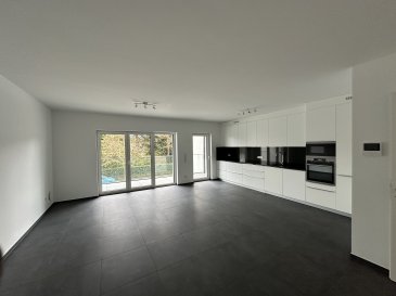 L'agence Chaves vous propose un superbe Appartement de 100 m2 au 1er étage d'une résidence construite en 2024.  
L'appartement se compose comme suit:  
Hall d'entrée, W.C. séparé, Buanderie, Salle de douche italienne, 2 chambres à coucher, dont 1 avec dressing, grand Living avec Cuisine équipée donnant sur un beau balcon de 10 m2.  
Le bien sera libre pour le 01.03.2026  
Il y a un ascenseur dans la résidence  
Les animaux ne sont pas acceptés  
Tout l'appartement a chauffage au sol