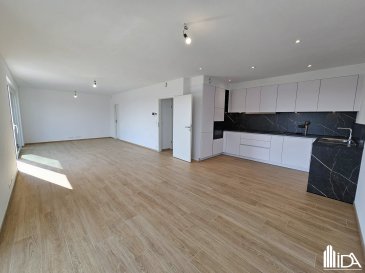 L'Immobilière de l'Attert vous propose en location ce bel appartement à Perlé, commune de Rambrouch.

L'appartement situé dans une nouvelle résidence, 1ère occupation, d'une surface habitable de 86,25 m² au 1er étage se compose de:

- hall d'entrée avec coin vestiaire
- wc séparé
- 2 chambre à coucher de +/- 10 m²
- salle de douche avec double lavabos
- spacieux séjour / salle à manger avec coin cuisine équipée, sortie sur terrasse de +/-24,25 m²
- débarras avec lave et sèche-linge.

L'appartement dispose d'une cave et de 2 emplacements de parkings intérieurs.

Loyer : 1 850€
Charges : 200€
Caution : 2 mois de loyer
Frais d'agence : 1 mois de loyer + TVA (partagé 50/50 entre locataire et bailleur)

Ce bien vous intéresse ! Merci de remplir le 