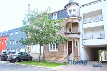 Homeseek Belair et Janette (691 111 623) vous présentent cet immeuble de rapport d\'environ 180 m2 avec un beau potentiel d\'aménagement, un bon rendement locatif, situé à Differdange à proximité de toutes commodités (27 km de Luxembourg-Ville). <br><br>L\'immeuble se divise en 2 appartements identiques de 50 m2 et un duplex de 80 m2 au deuxième et troisième étage. <br><br>Rez-de-chaussée: <br>Appartement de 50 m2 disposant d\'un hall d\'entrée, d\'un salon, d\' une cuisine équipée indépendante, d\'une salle de douche avec WC et une chambre à coucher. <br><br>Premier étage: <br>Appartement de 50 m2, disposant d\'un hall d\'entrée, d\'un salon, d\'une cuisine équipée indépendante, d\'une salle de douche avec WC et une chambre à coucher et un accès sur un balcon d\'environ 3 m2. <br><br>Deuxième et troisième étage:<br>Duplex de 80 m2 disposant d\'un hall d\'entrée, une cuisine équipée indépendante, une salle de douche avec WC, un salon et une chambre. A l\'étage, possibilité d\'aménager une ou deux chambre. <br><br>Informations supplémentaires: <br>Travaux de rénovations effectués ces derniers mois ( changements de fenêtres, installation de cuisines, pose de parquets, isolations, etc.)<br>Chauffage au gaz; chaudière Buderus ( nouvelle installation)<br>Cave individuelle pour chaque appartement <br>Buanderie commune <br>Grand jardin<br>Année de construction 1935<br>Avis aux investisseurs<br><br>Pour de plus amples renseignements ou pour convenir d\'une visite, contacter directement au 691 111 623 (Janette) ou par mail jdacosta@homeseek.lu<br />Ref agence :4921233-HB-JDC