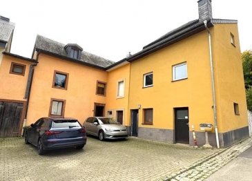 L'agence Chaves vous présente cette charmante maison située à Colmar-Berg, qui offre une surface habitable de 145 m². Sur un terrain de 5,16 ares et construite en 1824, elle se compose de 13 pièces bien aménagées. 

Rez-de-chaussée:

- hall d'entrée
- cuisine équipée
- salon et salle à manger
- accès vers la terrasse et jardin

1er étage:
- hall de nuit
- 3 chambres dont 1 avec accès vers le balcon qui donne accès à la terrasse et jardin
- 1 salle de douche et 1 salle de bain
- 1 chambre utilisée comme dressing

2e étage:
- 1 chambre
- 1 pièce de rangement qui peut être utilisée comme chambre

Vous disposez aussi d'une dépendance de +-50m2 avec la possibilité d'y aménager un logement.

2 emplacements extérieurs
Cave

Chauffage au mazout
Fenêtres double vitrage
Boiler électrique pour eau chaude

CPE: G/G

Libre à convenir

 ---------- 
Die Agentur Chaves präsentiert Ihnen dieses charmante Haus in Colmar-Berg, das eine Wohnfläche von 145 m² bietet. Auf einem Grundstück von 5,16 Ar und 1824 erbaut, besteht es aus 13 gut ausgestatteten Zimmern.

Erdgeschoss:

- Eingangshalle
- Einbauküche
- Wohn- und Esszimmer
- Zugang zur Terrasse und zum Garten

1. Stock
- Schlafraum
- 3 Schlafzimmer, 1 davon mit Zugang zum Balkon mit Zugang zur Terrasse und zum Garten
- 1 Duschbad und 1 Badezimmer
- 1 Schlafzimmer, das als Ankleidezimmer genutzt wird

2. Stock
- 1 Schlafzimmer
- 1 Abstellraum, der als Schlafzimmer genutzt werden kann

Sie verfügen außerdem über ein Nebengebäude von +-50m2 mit der Möglichkeit, dort eine Wohnung einzurichten.

2 Stellplätze im Freien
Keller

Heizung mit Heizöl
Fenster mit Doppelverglasung
Elektrischer Boiler für Warmwasser

CPE: G/G

Frei nach Vereinbarung

 ---------- 
Agence Chaves presents this charming house in Colmar-Berg, offering 145 m² of living space. Set on 5.16 ares of land and built in 1824, it comprises 13 well-appointed rooms.

First floor:

- entrance hall
- fitted kitchen
- living and dining room
- access to terrace and garden

1st floor:
- night hall
- 3 bedrooms, 1 with access to balcony leading to terrace and garden
- 1 shower room and 1 bathroom
- 1 bedroom used as dressing room

2nd floor:
- 1 bedroom
- 1 storage room that can be used as a bedroom

There's also an outbuilding of +-50m2 with the possibility of converting it into a dwelling.

2 outdoor parking spaces
Cellar

Oil-fired heating
Double-glazed windows
Electric boiler for hot water

EPC: G/G

Available on request