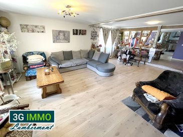 Amoureux des Corps de Ferme, des maisons lorraines avec poutres apparentes et pierre, de l'espace et des volumes ? 
3G Immo Lambermont vous propose, au calme, à 10 minutes de Lexy et de toutes ses commodités et à 20 minutes des frontières, à Fresnois-la-Montagne, une superbe maison lorraine de 220m² habitables, ENTIEREMENT RENOVEE STRUTCURELLEMENT ET TECHNIQUEMENT en 2016.

Le RDC se compose d'un ESPACE DE VIE de 81m² (avec cuisine équipée donnant accès direct à la terrasse, salle à manger et salon), d'un bureau ouvert de 17m² (pouvant être cloisonné pour en faire une chambre), d'une superbe SDB avec baignoire et douche italienne, d'une buanderie et d'un WC. Egalement présents sur ce niveau, un garage de 36m² et une chaufferie. 
Nous retrouvons au premier et dernier niveau, sur dalle, 3 grandes chambres (22 / 22 et 27,4m² dont 2 avec coins dressing sous combles), un Wc et un grenier de 45m².

Ce corps de ferme jumelé (1 seul voisin) est bâti sur une parcelle d'environ 4,6 ares avec terrasse et partie pelouse.

D'un point de vue structurel, toute la maison a été rénovée en 2016 : toiture, charpente, fenêtres, électricité, plomberie? Pour le côté technique, la rénovation de la maison a été faite en suivant les normes BBC 2018, avec isolation intérieure (pierre de taille / vide d'air / laine de roche / placo), isolation des dalles laine de roche, huisseries en DV PVC, ballon thermodynamique... La maison est chauffée grâce à une chaudière au bois de 2025, pour une consommation annuelle de 16 stères. DPE : C et GES : A avec couts de chauffage estimés entre 1.800€ et 2.490€ à l'année !

Un bien rare, plein de charme, offrant surfaces et volumes dans un secteur calme et naturel !

Pour toutes demandes de renseignements et/ou visites :
Grégory 06 42 85 79 02
Chers confères, je pratique l'interagence