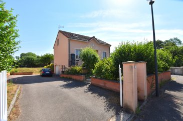 En pleine nature Pavillon individuel.. Vous allez être séduit par cette maison et sa grande pièce de vie baignée de lumière, ouverte sur une terrasse et un grand jardin, idéale pour partager des moments en famille ou entre amis. La cuisine ouverte s'intègre parfaitement à cet espace convivial.

L'espace nuit se compose de 4 chambres, offrant tout le confort nécessaire pour une famille ou pour aménager un bureau en télétravail. La maison dispose également d'une salle de bains et d'une salle d'eau avec de nombreux espaces de rangement.

Le bien propose également un grand garage, une cave et une buanderie.

Les informations sur les risques auxquels ce bien est exposé sont disponibles sur le site Géorisques : www.georisques.gouv.fr