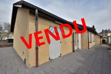 **** SOUS COMPROMIS*****Belardimmo vous propose en exclusivité, une très belle maison individuelle de type plain pied de 100m² habitables sur un terrain d'environ 7 ares, située sur la commune de Boust. La maison est composée comme suit:

- Hall d'entrée 
- Grand salon/séjour avec belle cheminée et accès à la terrasse
- Cuisine équipée semi fermée
- Un WC séparé
- Une salle de douche
- 3 chambres d'environ  
- Garage pour 2 voitures
- 3 places extérieurs
- Belle terrasse avec une petite vue sur les champs


Pour plus d'information veuillez contacter Monsieur David Kempf au 00 352 621 631 841 ou par mail david.kempf16@gmail.com