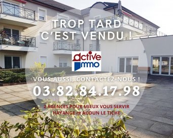 Appartement Yutz 3 pièce(s) 64 m2. HABITER ou INVESTIR à YUTZ !<br/>Très bel appartement type T3 au 2ème et dernier étage de la Résidence sénior ELOGIA !<br/><br/>LA RÉSIDENCE :<br/>Construite en 2011, la Résidence ELOGIA vous offre sécurité, confort et qualité de vie à deux pas de l\'Aéroparc, de l\'Amphy et de la Clinique Ste Elisabeth. <br/>Une grande pièce de vie commune vous accueille en Rez-de Chaussée et vous permet de partager de bons moments de convivialité entre résidents, amis ou membres de votre famille. Animations, repas et collations y sont régulièrement organisés.<br/>Une salle de sport / bien-être, un coin billard ainsi qu\'un espace multimédias sont à votre disposition.<br/>Pour plus de commodités, une organisation de services telle que salon de coiffure, livraison de repas... y est également proposée.<br/><br/>L\'APPARTEMENT :<br/>Accessible par ascenseur, cet appartement de plus de 64m² vous propose une belle entrée avec placard, un séjour / cuisine de plus de 25m²  avec accès sur la terrasse exposée Sud-Est offrant une jolie vue dégagée, deux chambres d\'environ 12 m², d\'une salle d\'eau et d\'un toilette séparé avec lave-mains.<br/>La cuisine est équipée et aménagée avec des meubles de qualité.<br/>L\'appartement propose plusieurs placards de rangement et est complété par un un cellier privatif de plus de 3 m² sur le même palier.<br/><br/>Double vitrage PVC et volets électriques dans le séjour.<br/>Chauffage collectif : pompe à chaleur réversible.<br/>Chauffe-eau individuel.<br/>Parking non-privatif.<br/>Logement extrêmement performant - DPE : C (145 kWh/m²/an) dont émissions de gaz à effet de serre A (4kg CO2/m²/an)<br/>Taxe Foncière : 850€<br/><br/>La Résidence est gérée par un syndic professionnel. <br/>Elle est composée de 119 lots répartis en 2 bâtiments dont 62  lots d\'habitation.<br/>Le montant des charges annuelles s\'élève à 3017€ soit 252€/mois et comprennent en plus de toutes les charges communes, le chauffage et la consommation d\'eau.<br/><br/>Le bien peut-être acheté loué (reprise des locataires actuels - nouveau bail) ou libre à compter du 1er Septembre 2024.<br/><br/>Les honoraires d\'agence 7000€ sont inclus dans le prix de 190 000€ et sont à la charge de l\'acquéreur.<br/><br/>DPE réalisé le 19/03/2024 :  logement classé C pour 145kwh/m²/an ainsi que A pour les émissions de gaz à effet de serre pour 4 kg co²/m²/an.<br/>Montant estimé des dépenses annuelles d\'énergie pour un usage standard : entre 620€ et 870€ par an. Prix moyens des énergies indexés sur l\'année 2021 (abonnements compris)<br/><br/>Les informations sur les risques auxquels ce bien est exposé sont disponibles sur le site Géorisques : www.georisques.gouv.fr ».<br/><br/>Proche Thionville, Terville, Manom, Hettange-Grande, Metz.<br/><br/>Mme Véronique GONZALEZ (3.83 % d\'honoraires TTC à la charge de l\'acquéreur.)